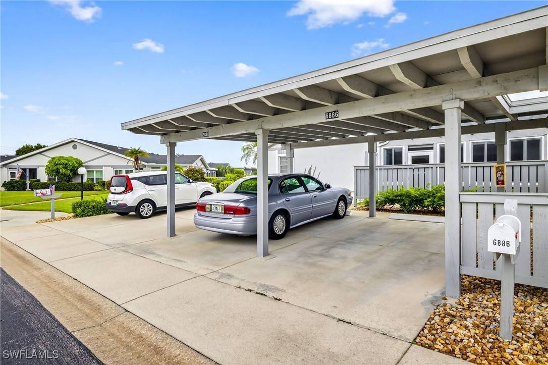 Fort Myers, FL 33919,6886 Bogey DR