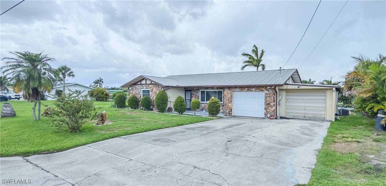 North Fort Myers, FL 33903,453 Stipe ST