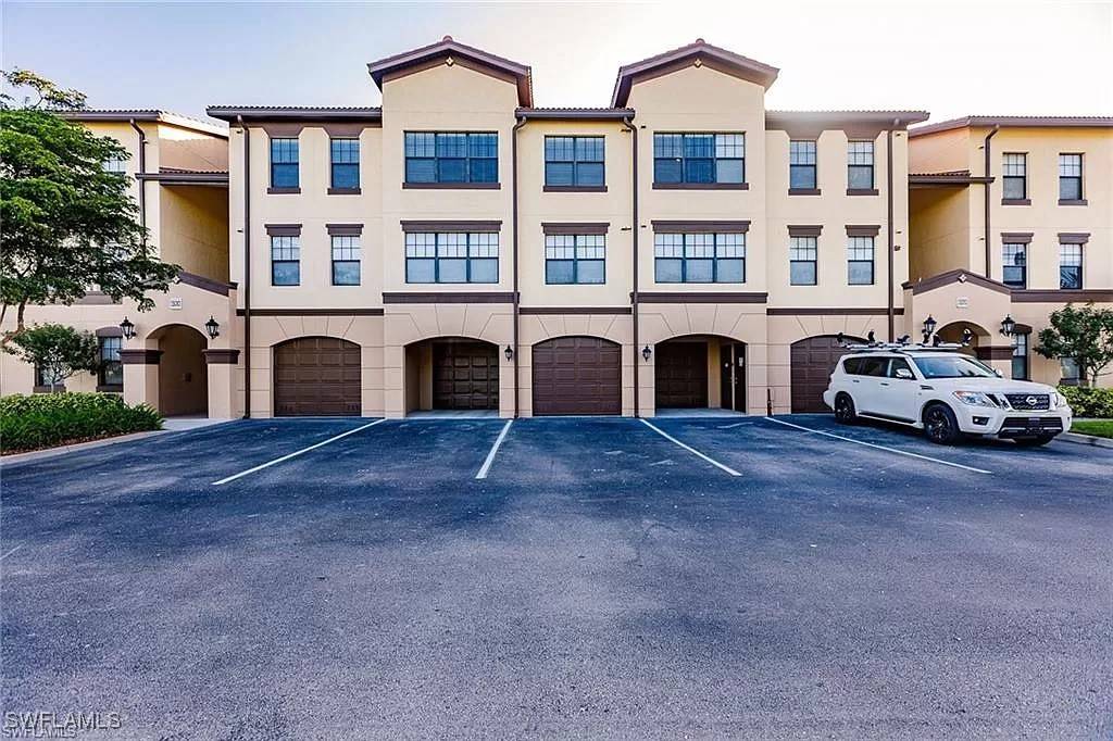 Naples, FL 34105,13010 Positano CIR #101