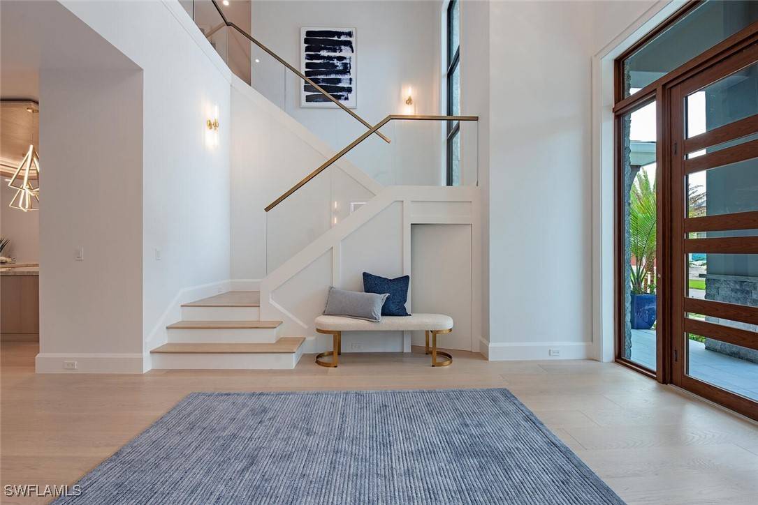 Naples, FL 34103,655 Parkview LN