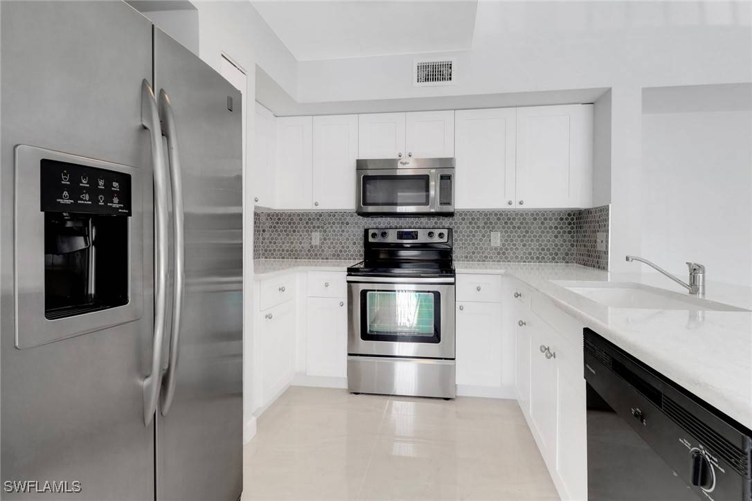 Naples, FL 34104,1210 Wildwood Lakes BLVD #207