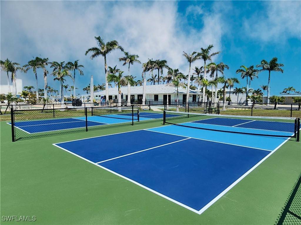 Fort Myers Beach, FL 33931,48 Doubloon WAY