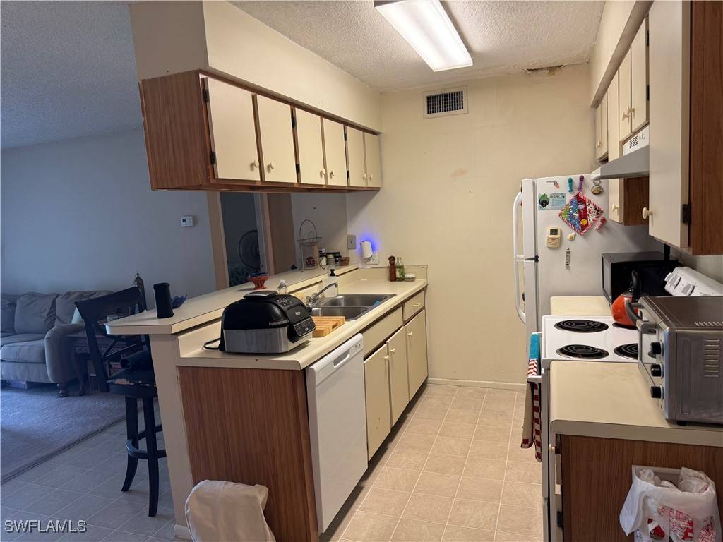Fort Myers, FL 33919,5303 Summerlin RD #307