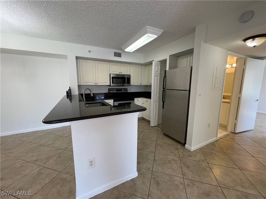 Naples, FL 34104,1210 Wildwood Lakes BLVD #105
