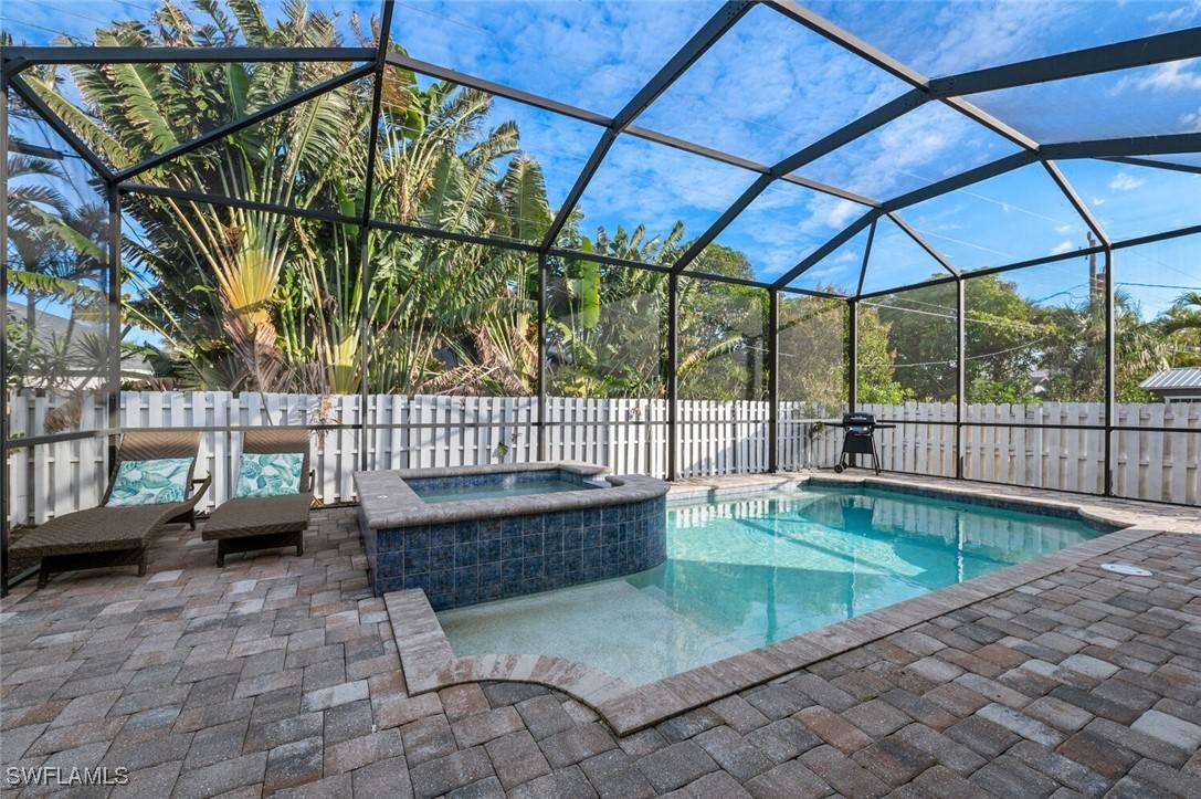 Naples, FL 34108,837 105th AVE N