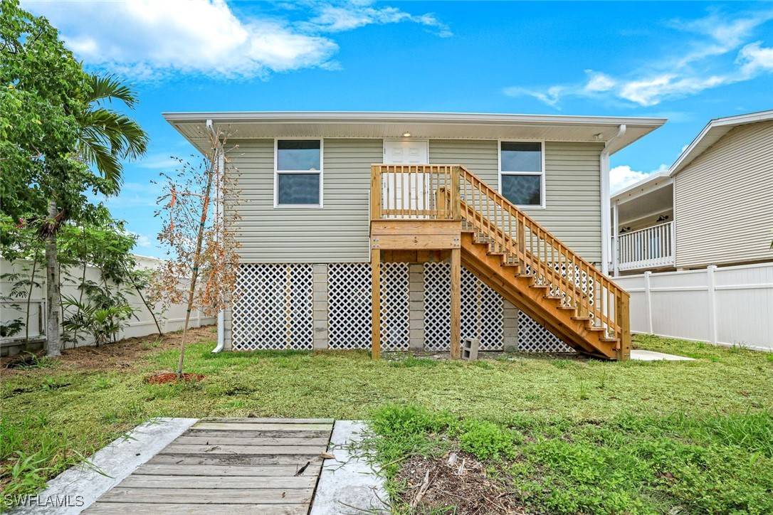 Goodland, FL 34140,627 Palm AVE