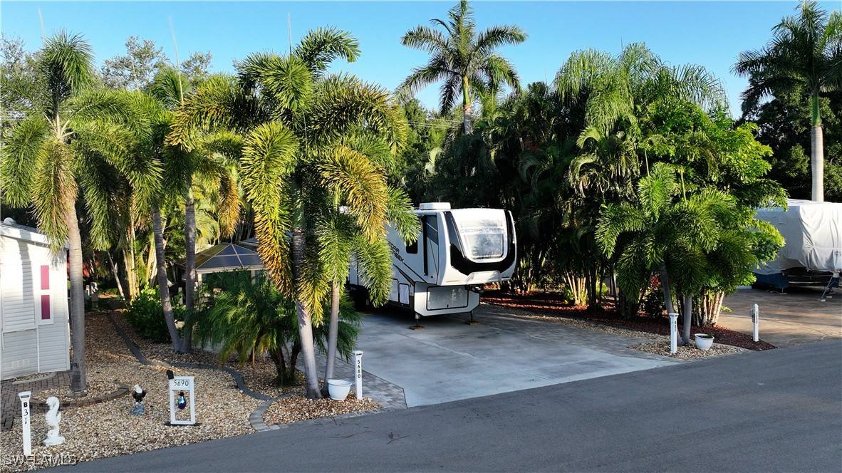 Fort Myers, FL 33905,5680 MAPLEWOOD CT