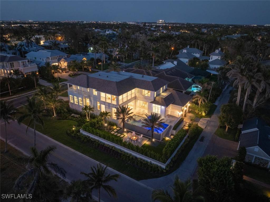 Naples, FL 34102,1835 Gulf Shore BLVD S