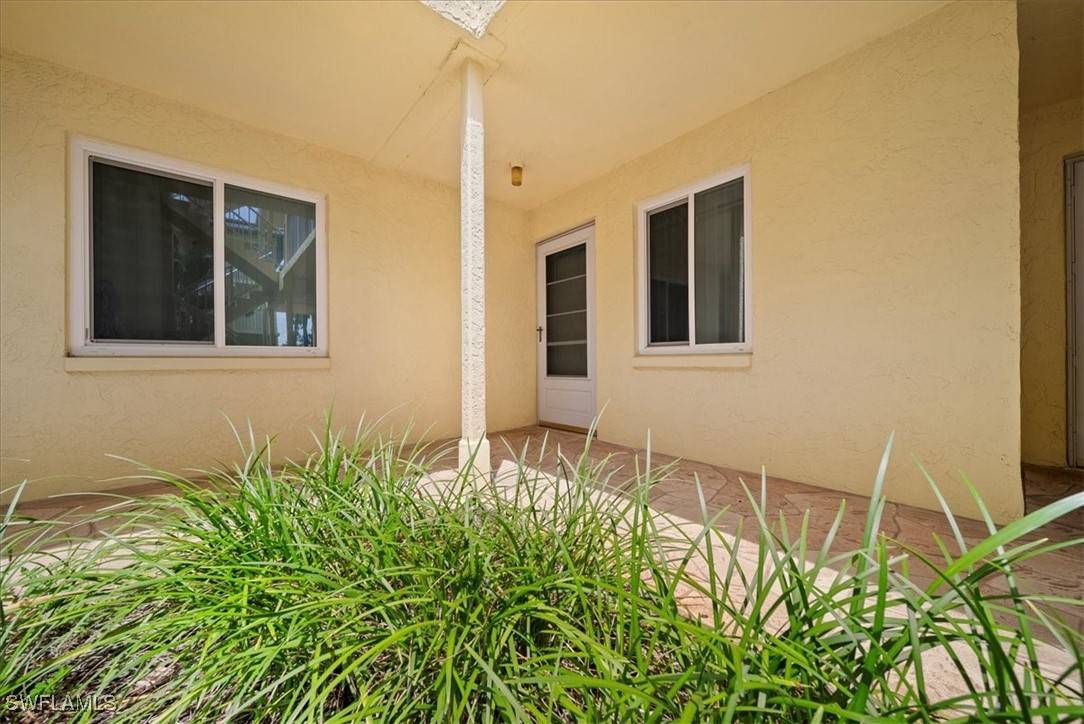 Naples, FL 34104,1001 Foxfire LN #102