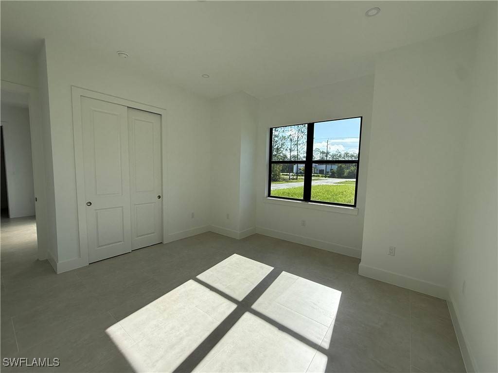 Naples, FL 34120,1369 everglades blvd n