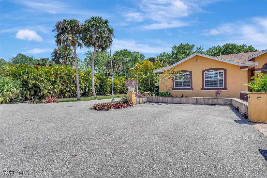 Naples, FL 34120,590 Golden Gate BLVD W