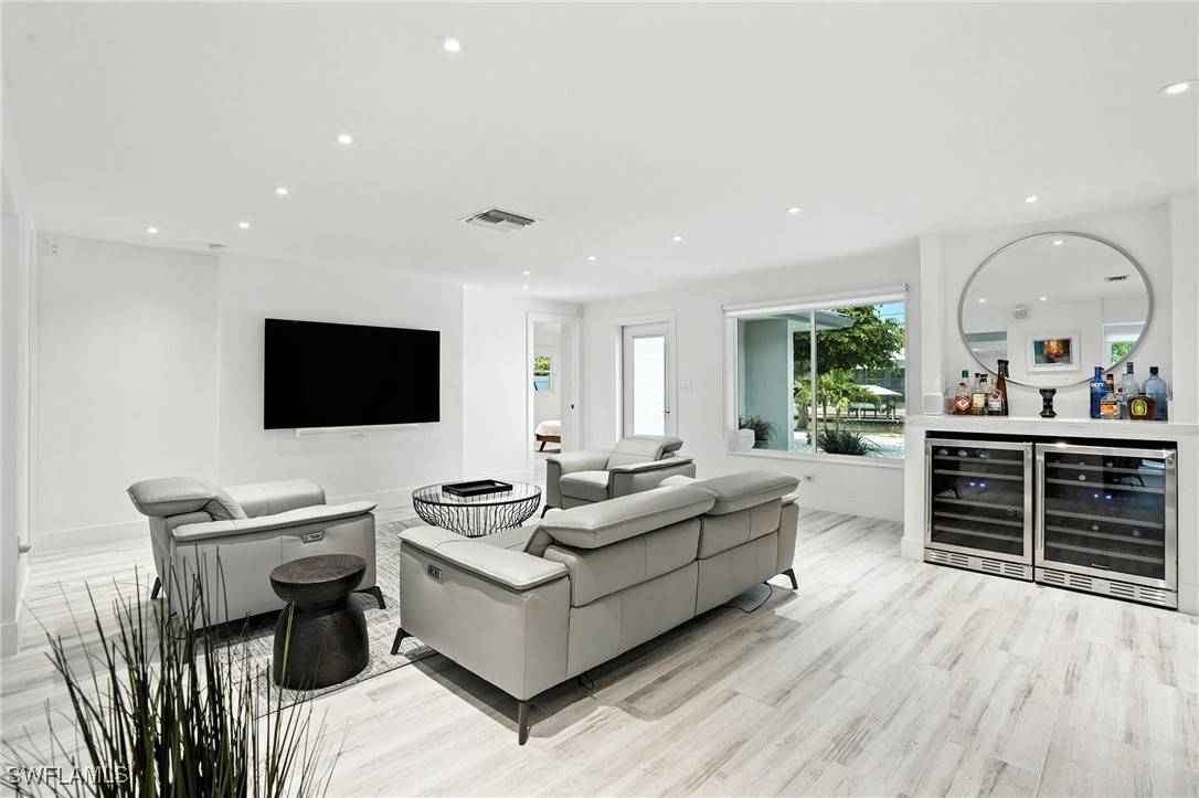 Fort Myers Beach, FL 33931,5 Glenview Manor DR