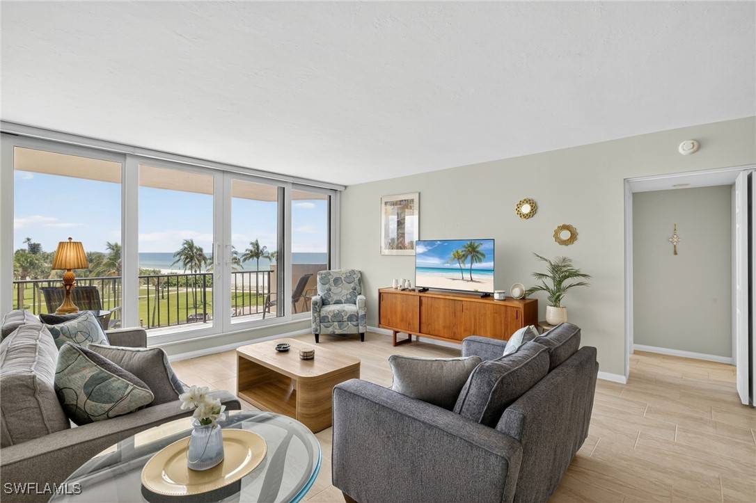 Naples, FL 34103,4001 Gulf Shore BLVD N #303