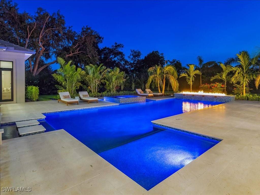 Naples, FL 34108,208 Hickory RD