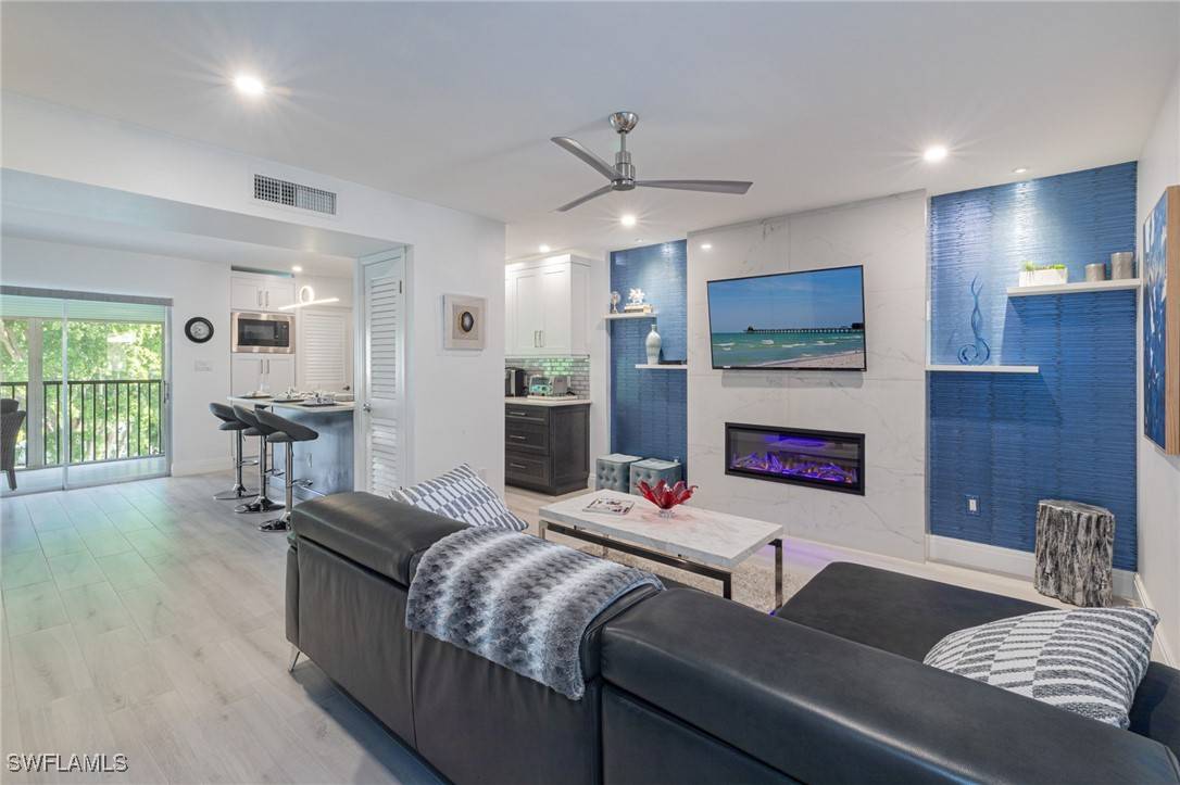 Naples, FL 34103,788 Park Shore DR #F37