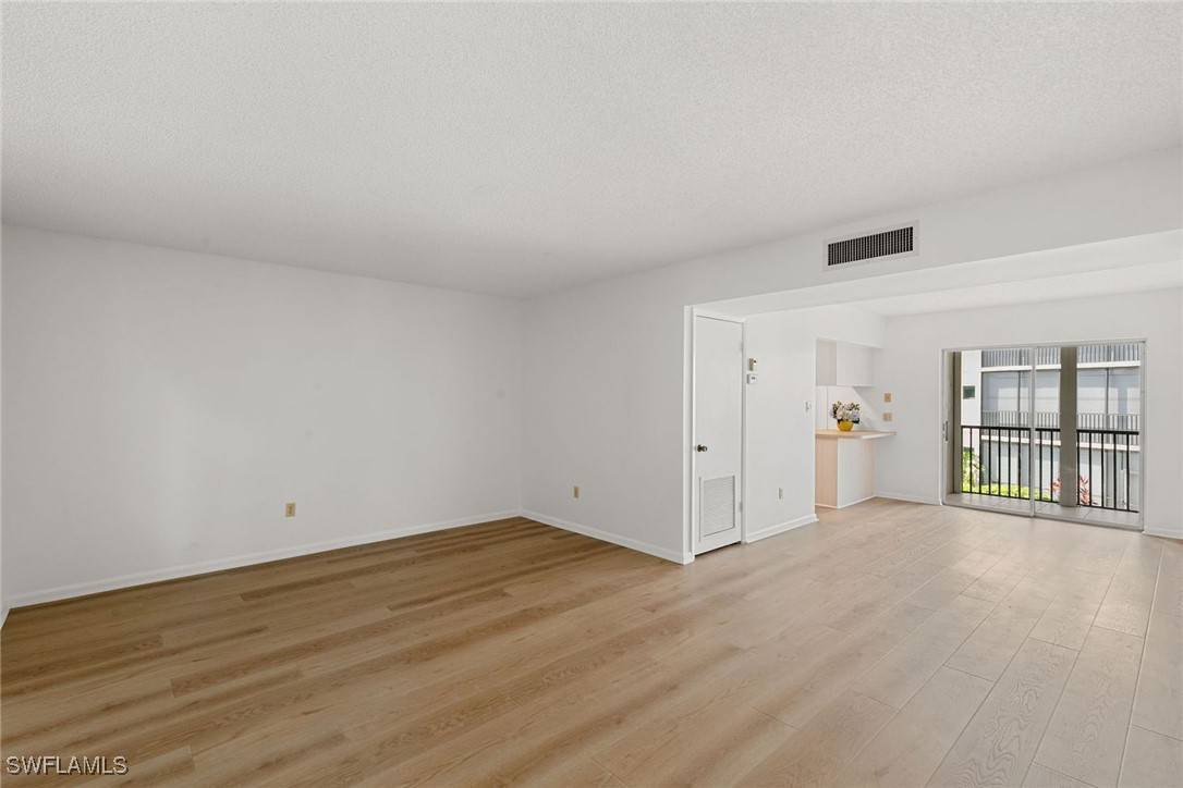 Naples, FL 34103,788 Park Shore DR #H20