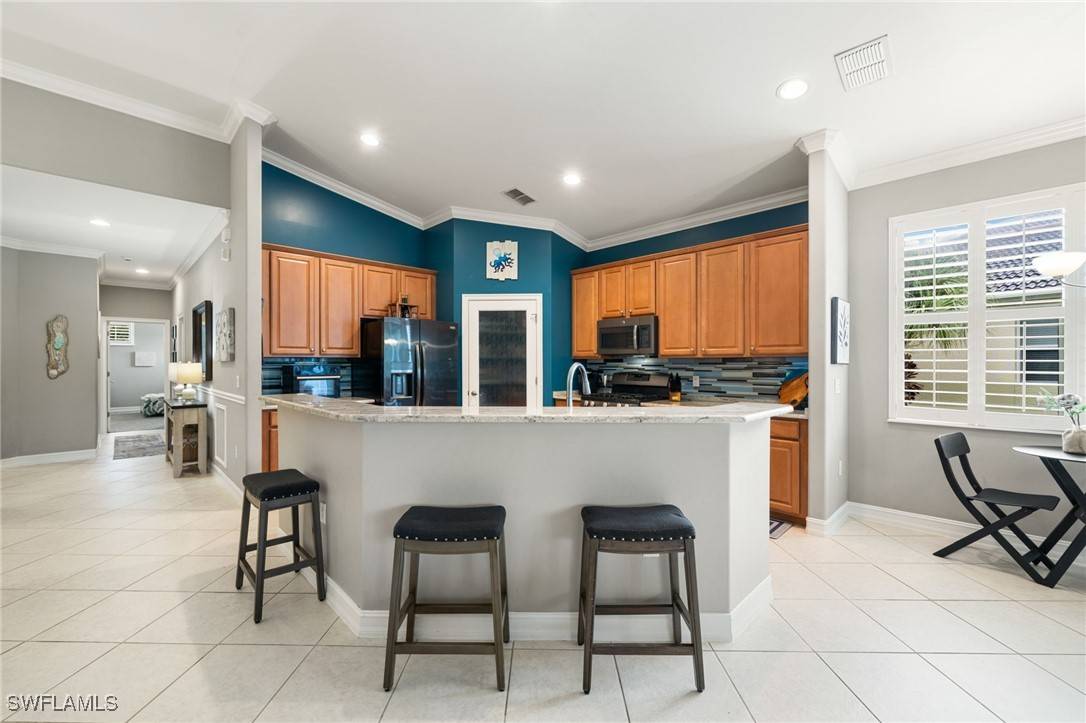 Naples, FL 34119,1630 Tarpon Bay DR S #201