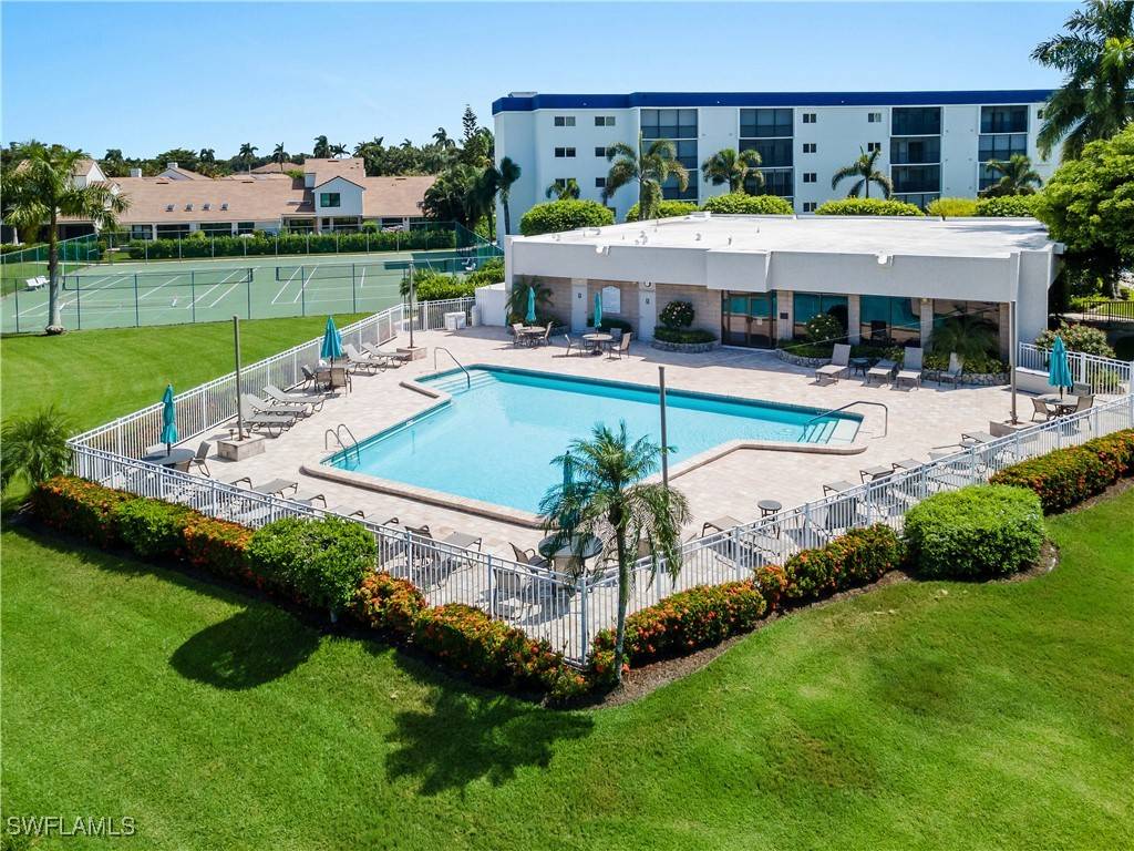 Naples, FL 34104,555 Park Shore Dr #B302