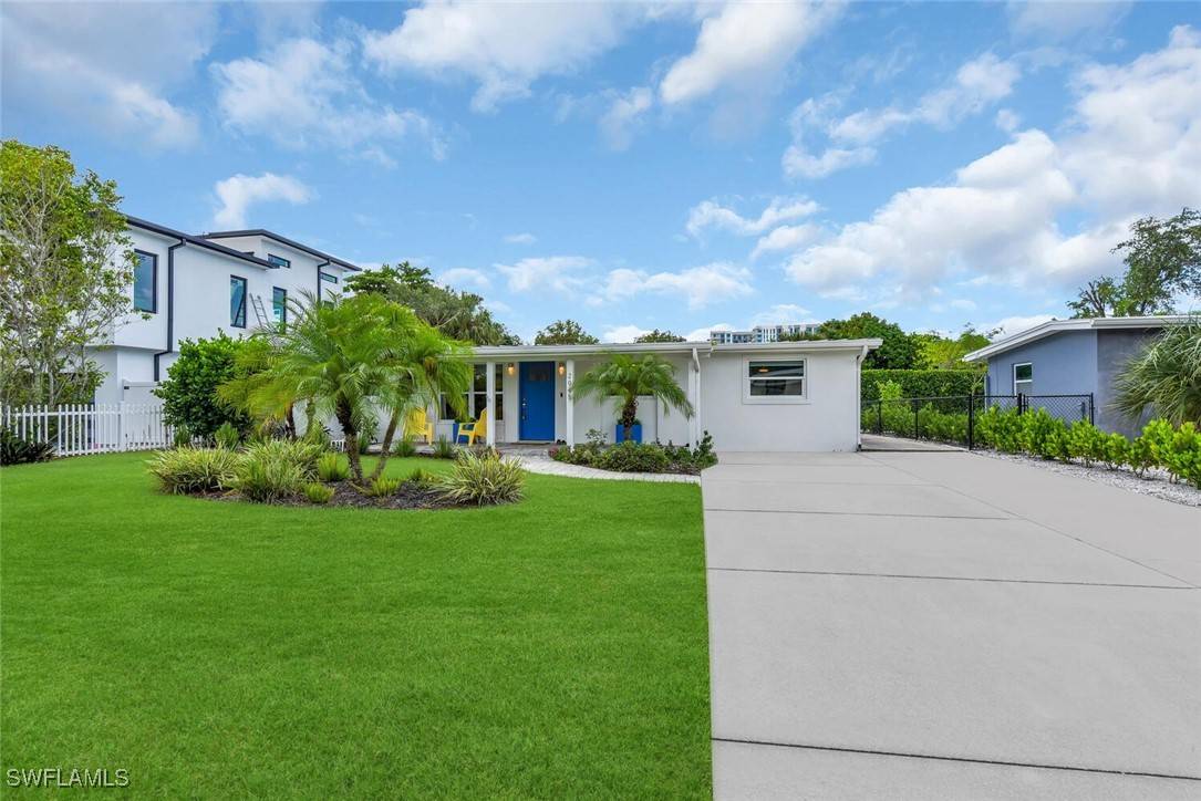 Naples, FL 34104,2048 Holiday LN