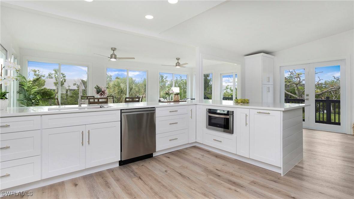 Sanibel, FL 33957,9416 Yucca CT