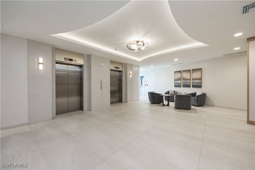 Naples, FL 34103,4005 Gulf Shore BLVD N #705