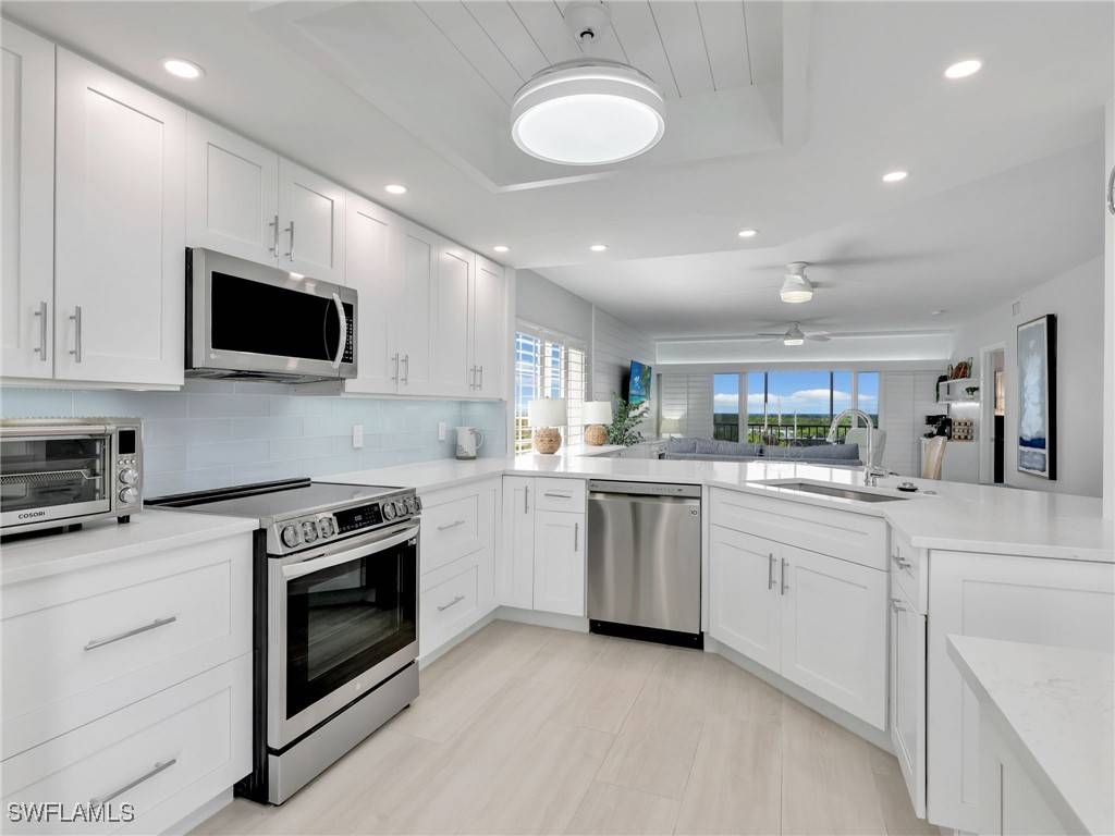 Naples, FL 34110,13105 Vanderbilt DR #606
