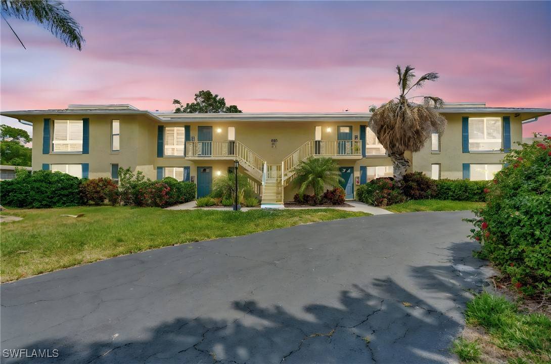 Naples, FL 34112,300 Palm DR #402