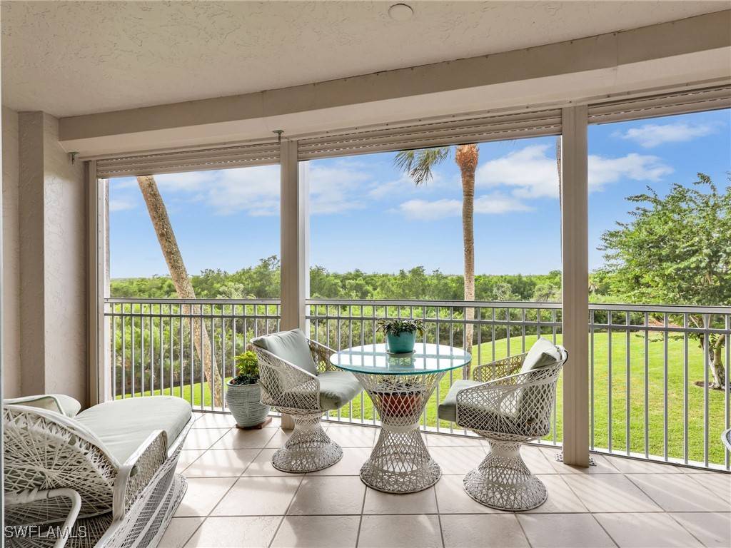 Naples, FL 34110,1001 Arbor Lake DR #105