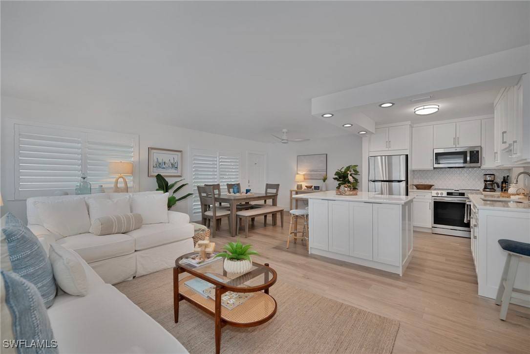 Naples, FL 34102,1950 Gulf Shore BLVD N #101