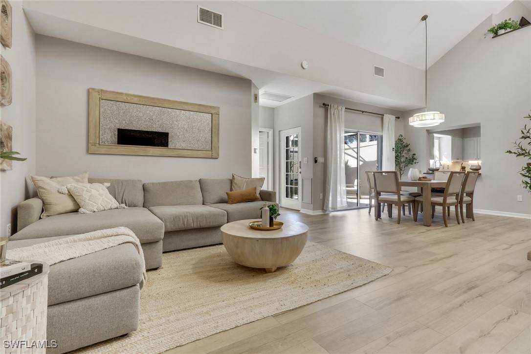 Naples, FL 34109,4536 Court WAY #19D