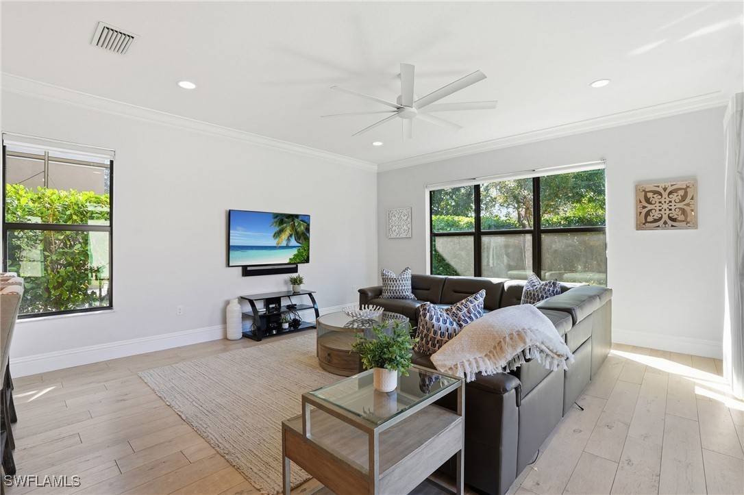 Naples, FL 34109,13768 Luna DR