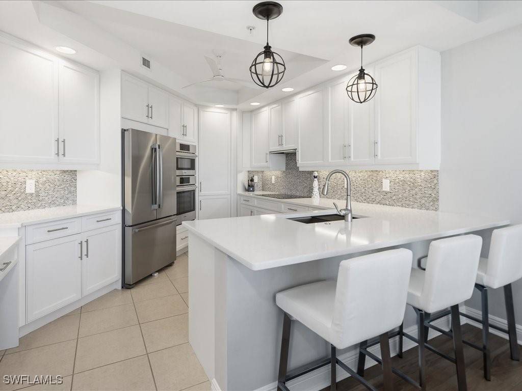 Naples, FL 34110,445 Cove Tower DR #704