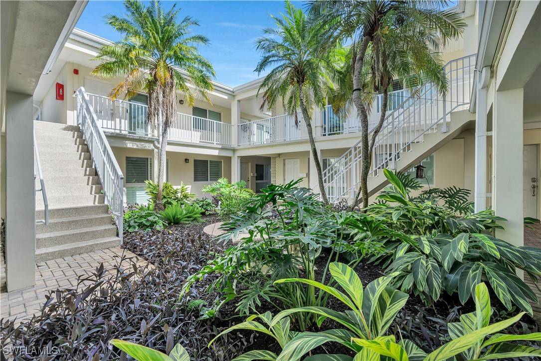 Naples, FL 34102,1950 Gulf Shore BLVD N #201