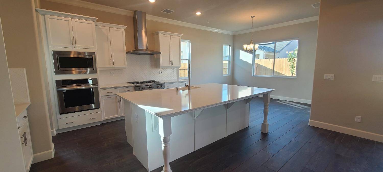 Clovis, CA 93619,461 Vintage LN