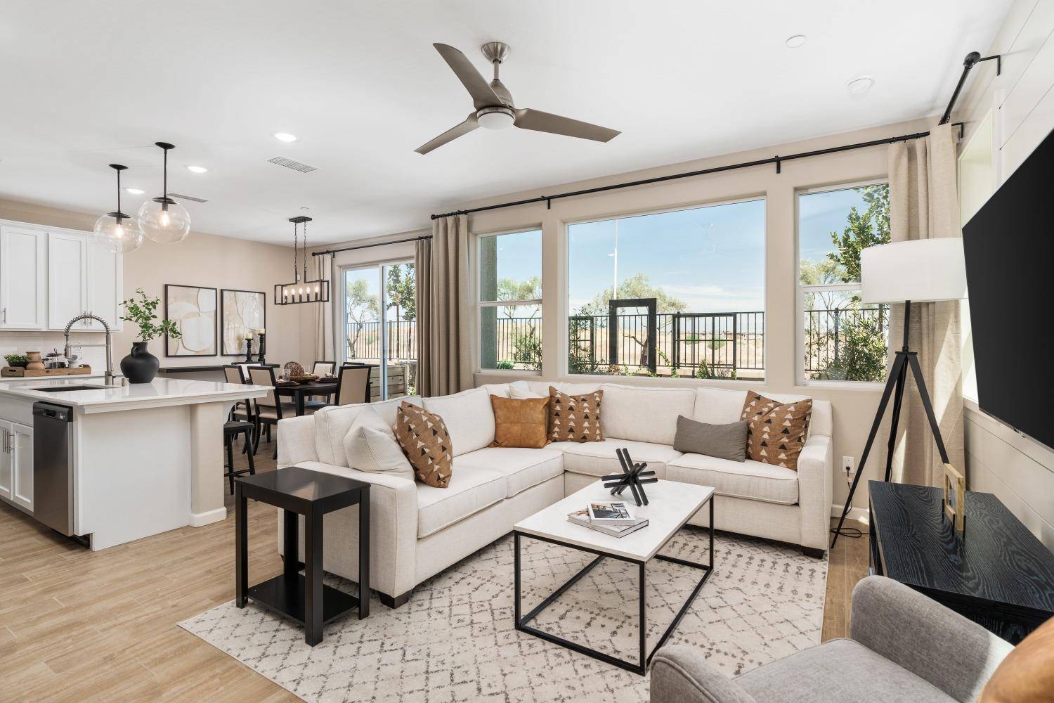 Madera, CA 93636,1112 Vanguard WAY