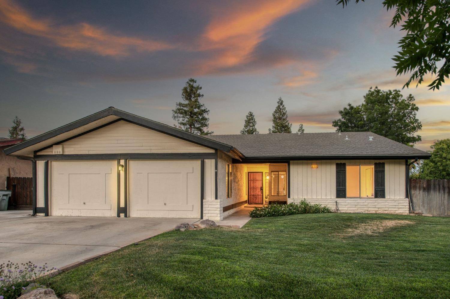 Fresno, CA 93704,5106 N Bungalow LN