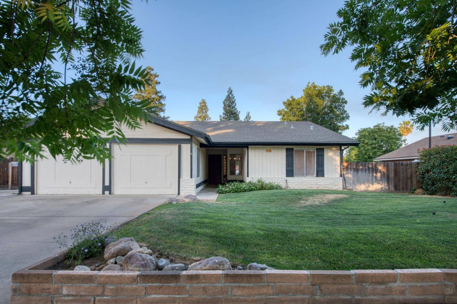 Fresno, CA 93704,5106 N Bungalow LN
