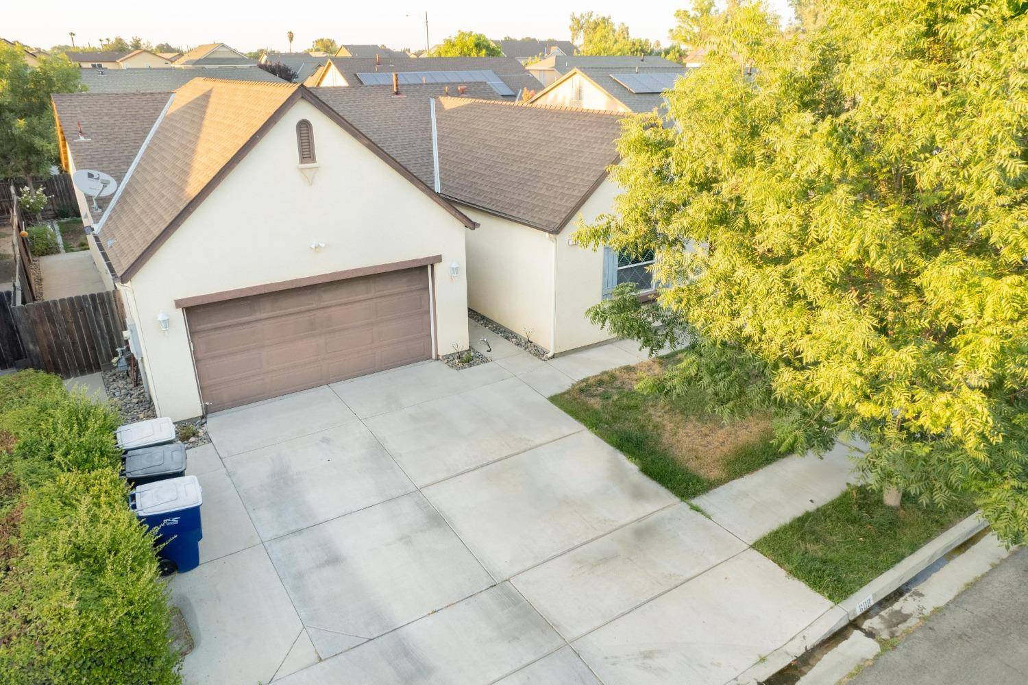 Lemoore, CA 93245,608 Firenze ST