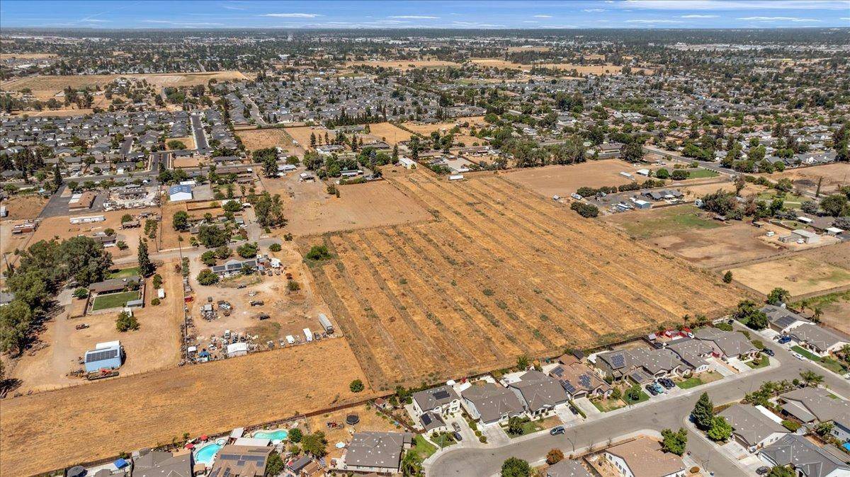 Fresno, CA 93722,5167 W Clinton AVE
