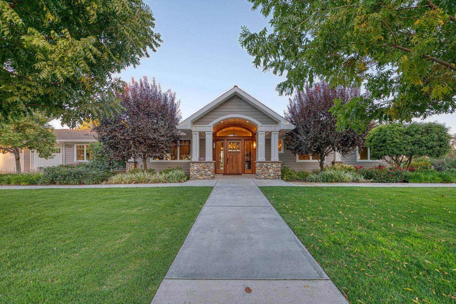 Sanger, CA 93657,1098 S Rainbow AVE