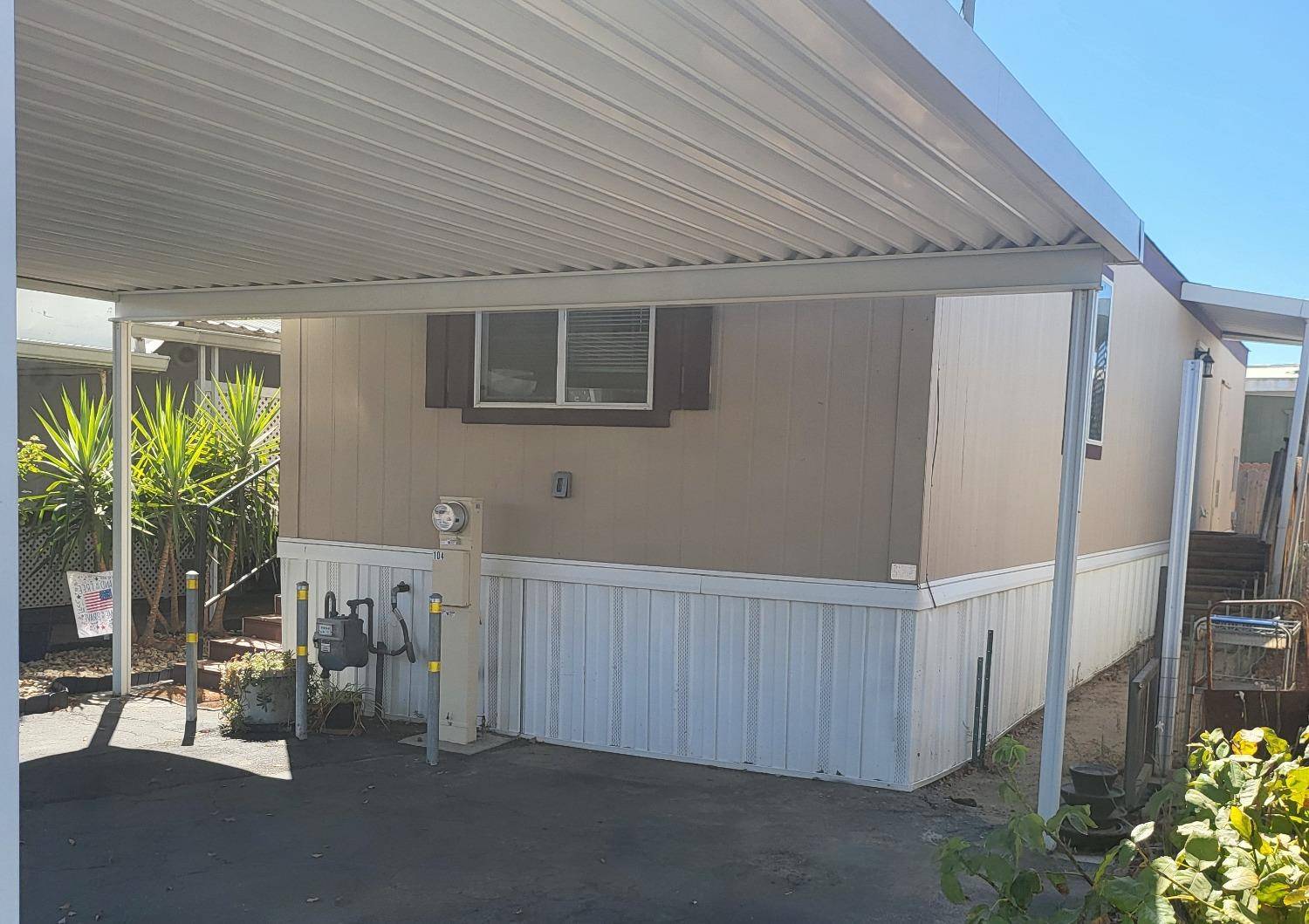 Clovis, CA 93612,1724 Minnewawa AVE #104