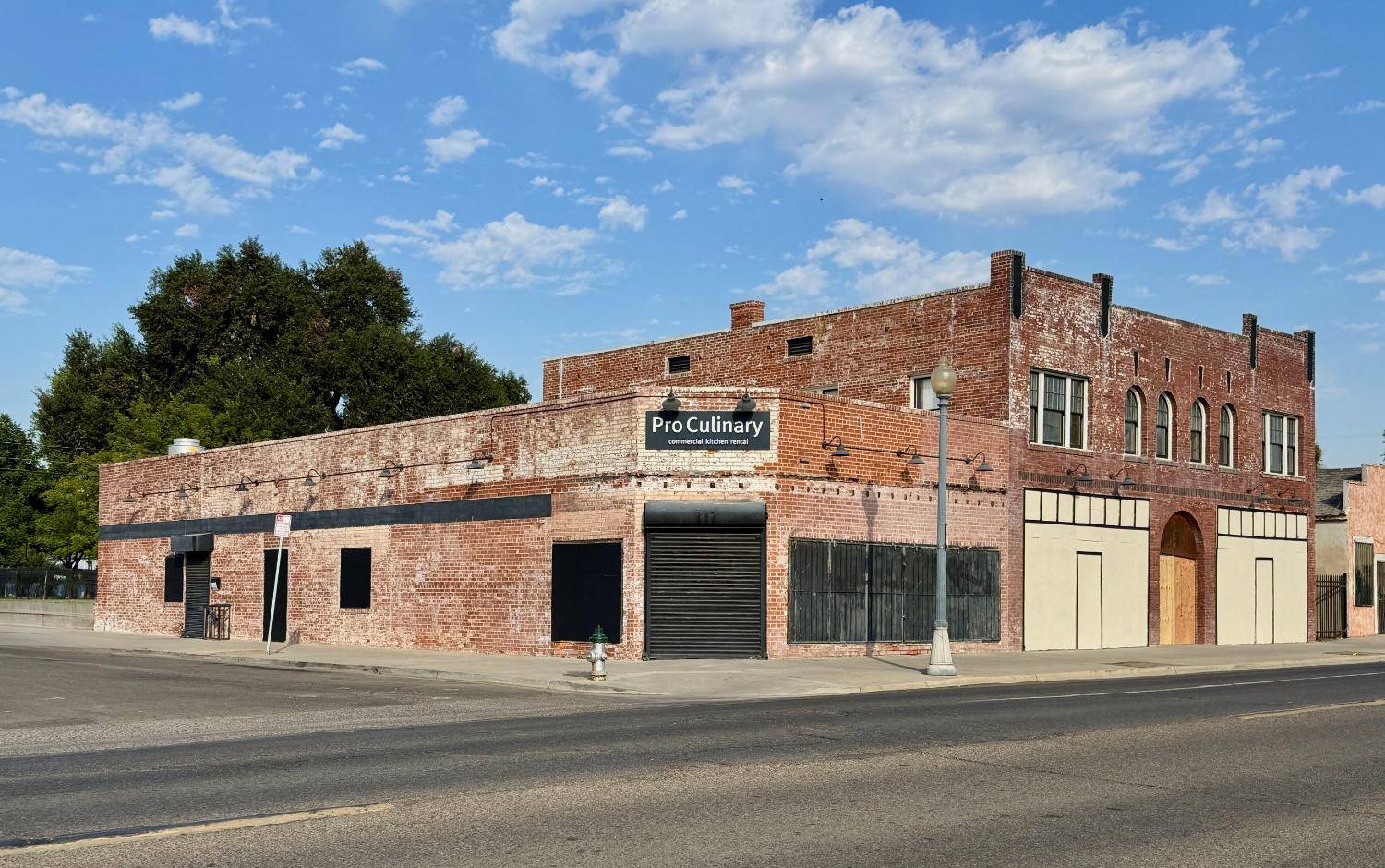 Fresno, CA 93701,373 N Fresno ST