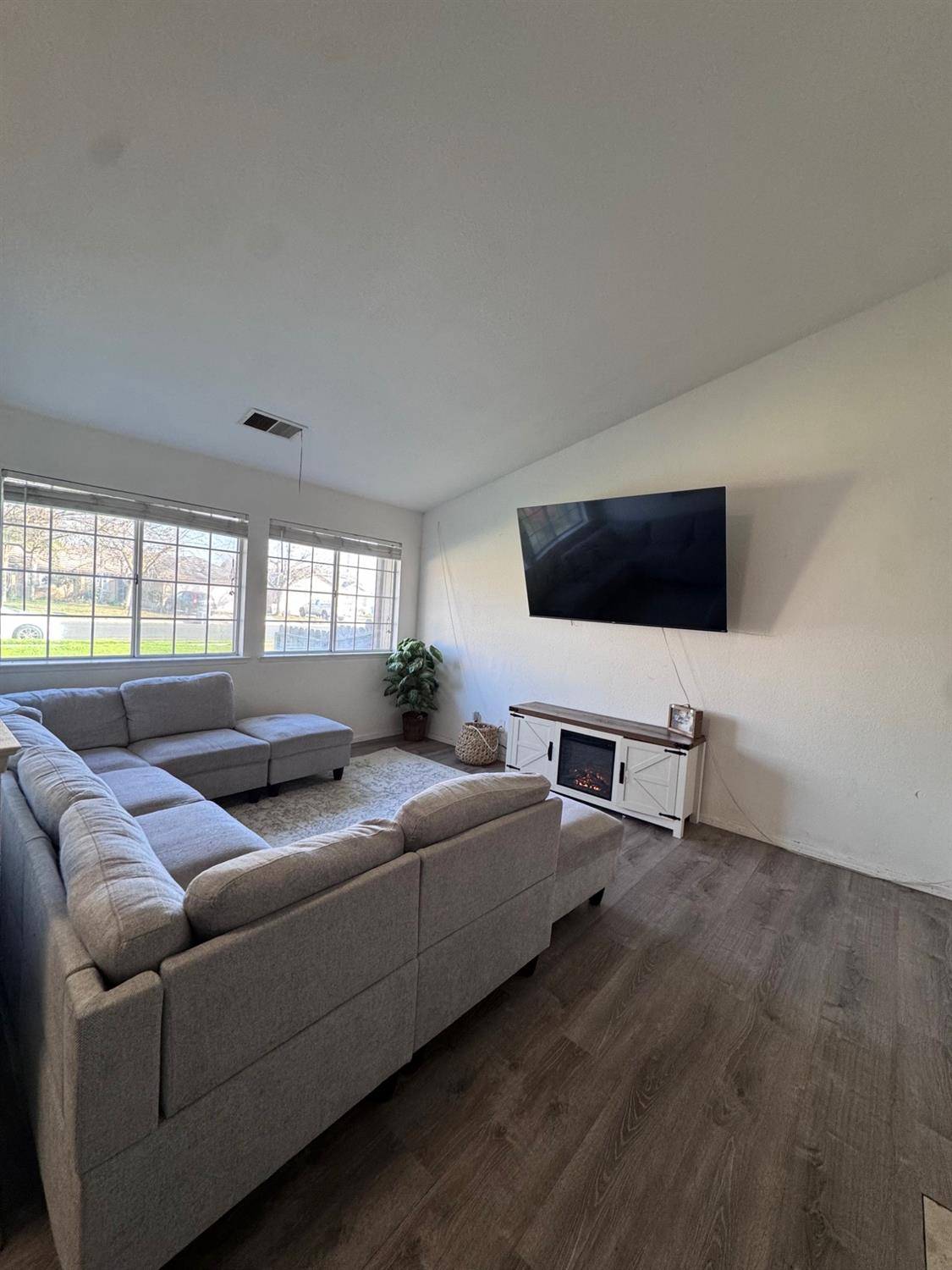 Madera, CA 93637,1450 Colombard DR