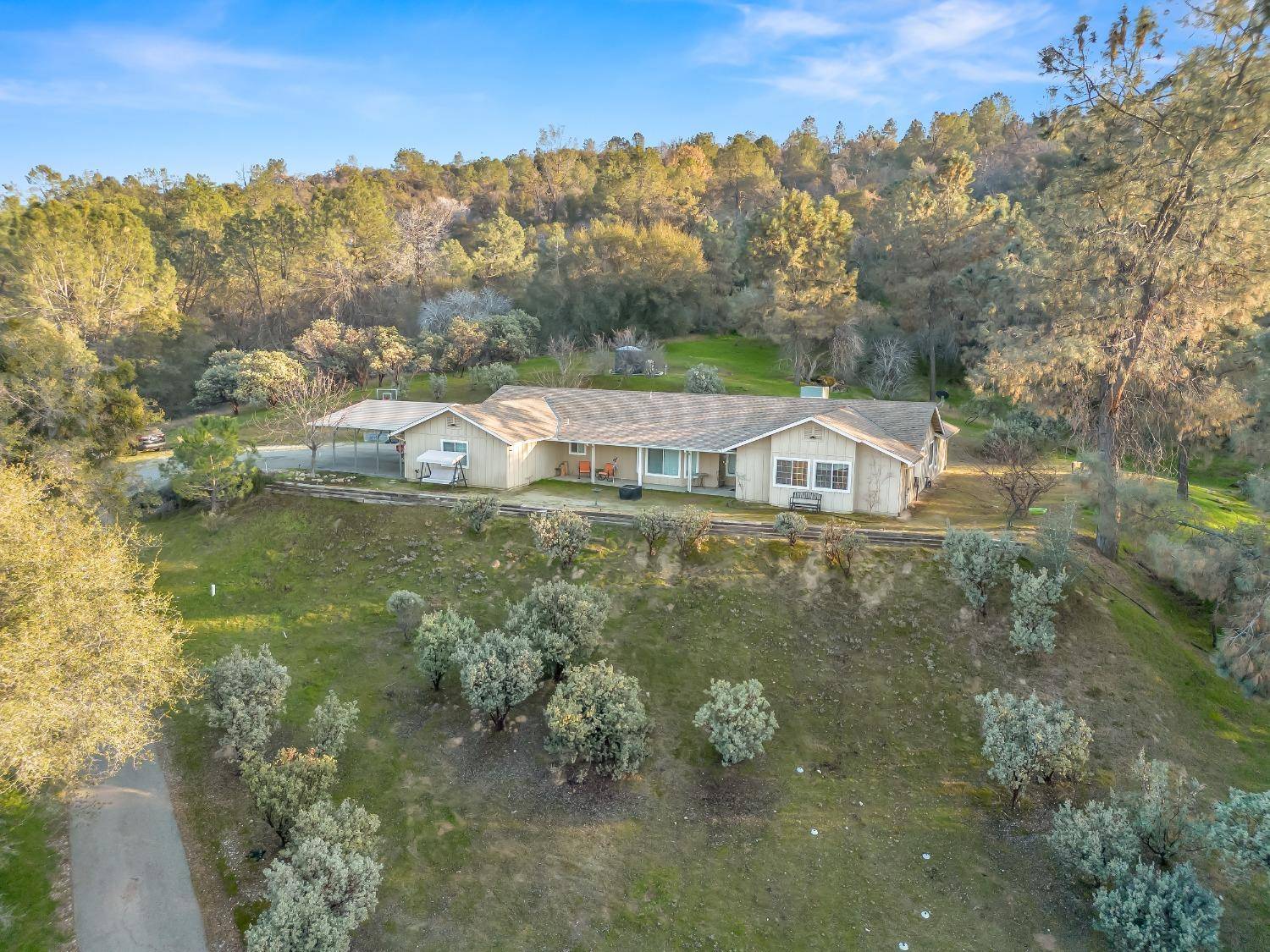 Raymond, CA 93653,33117 Blueberry Hill DR