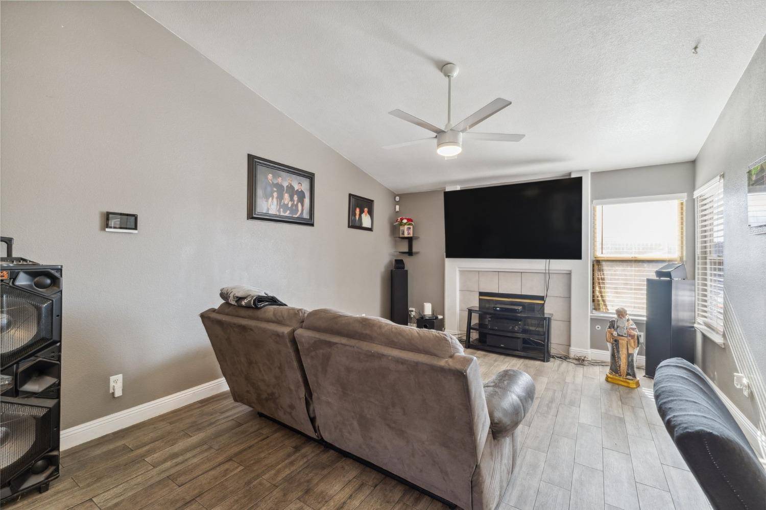 Fresno, CA 93722,3561 W Weldon AVE