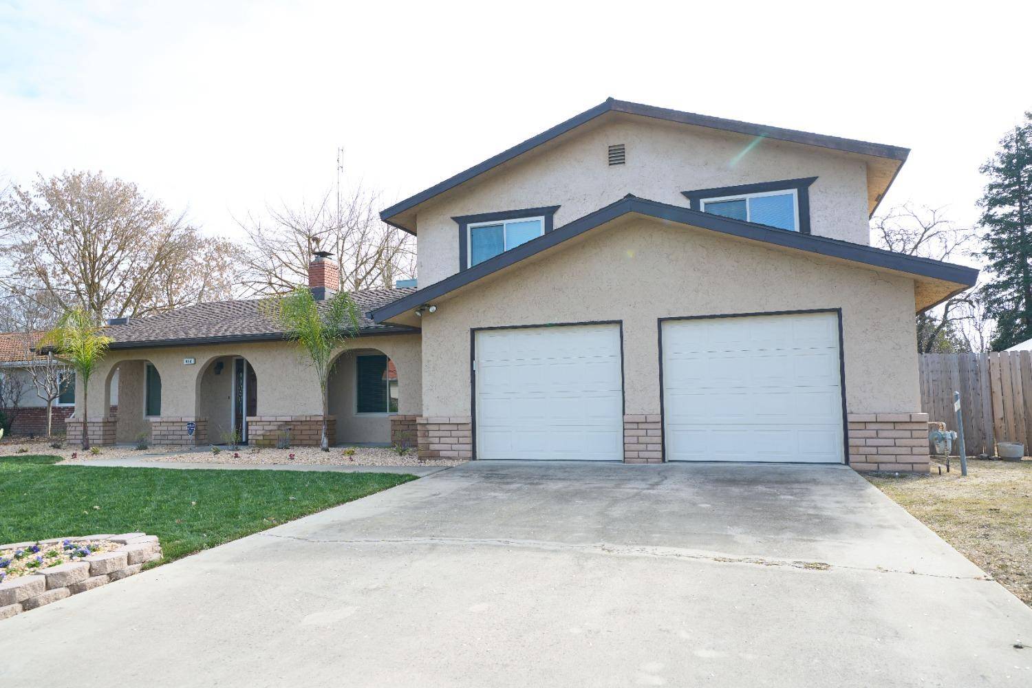 Clovis, CA 93612,464 W Menlo AVE