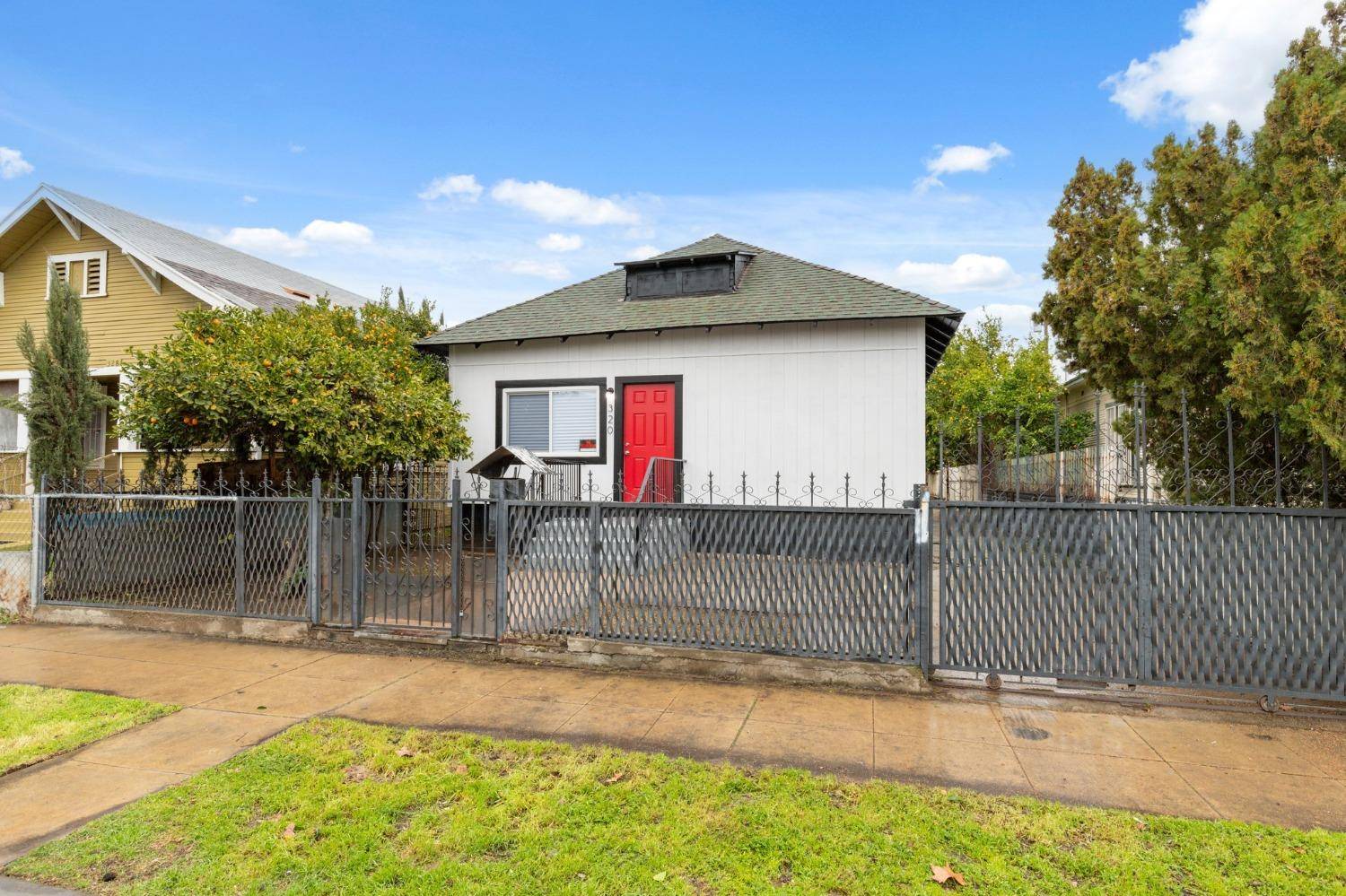 Fresno, CA 93701,320 N Effie ST