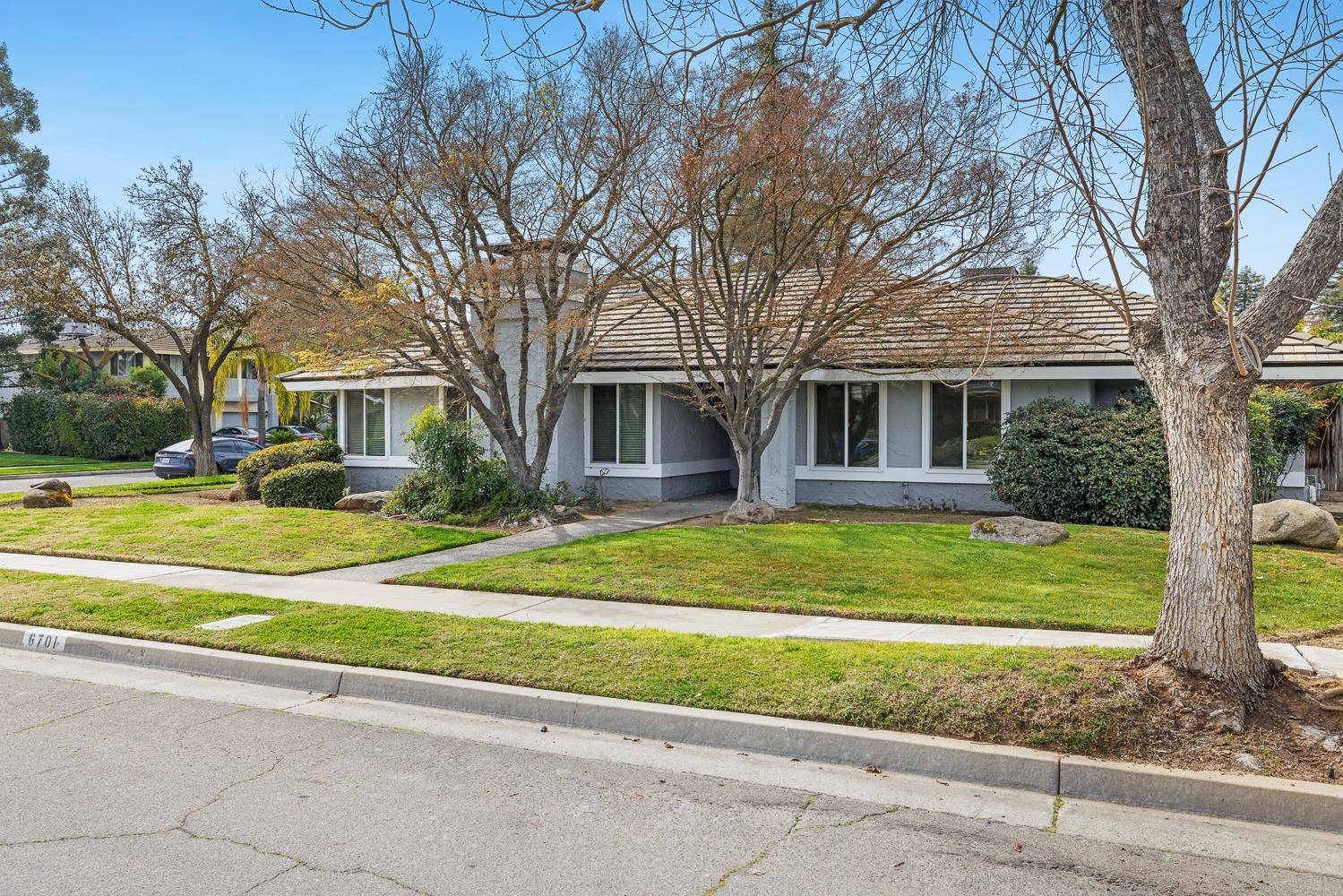 Fresno, CA 93711,6701 N Dewey
