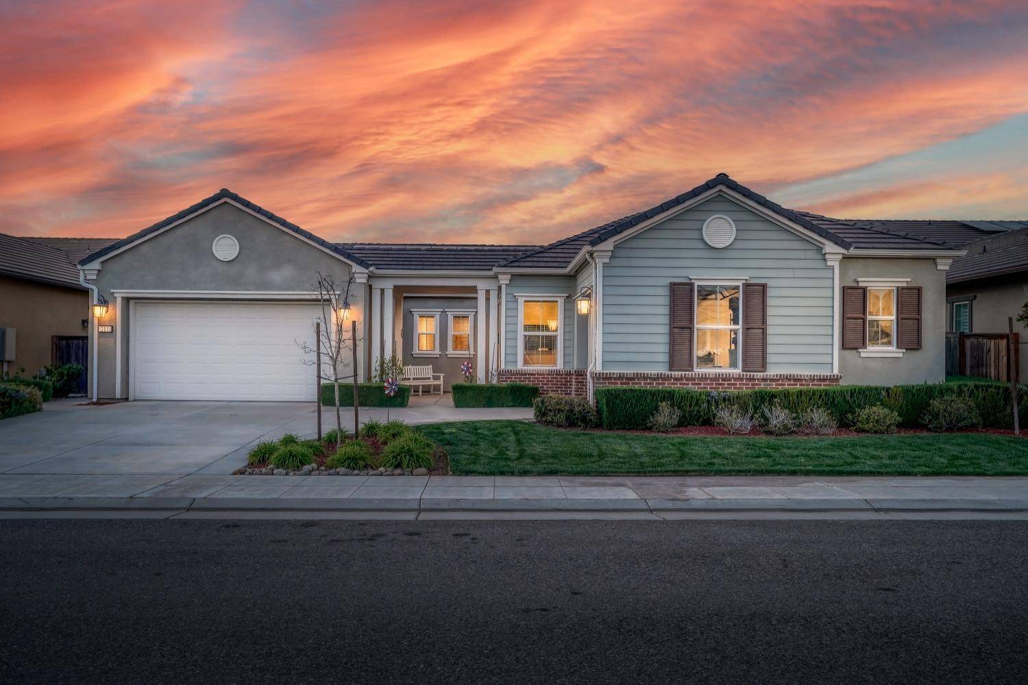 Madera, CA 93636,301 Pinnacle DR