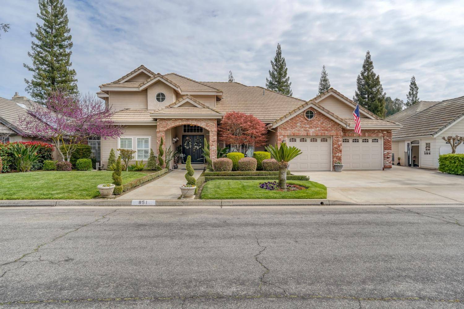 Fresno, CA 93730,851 E Country View CIR
